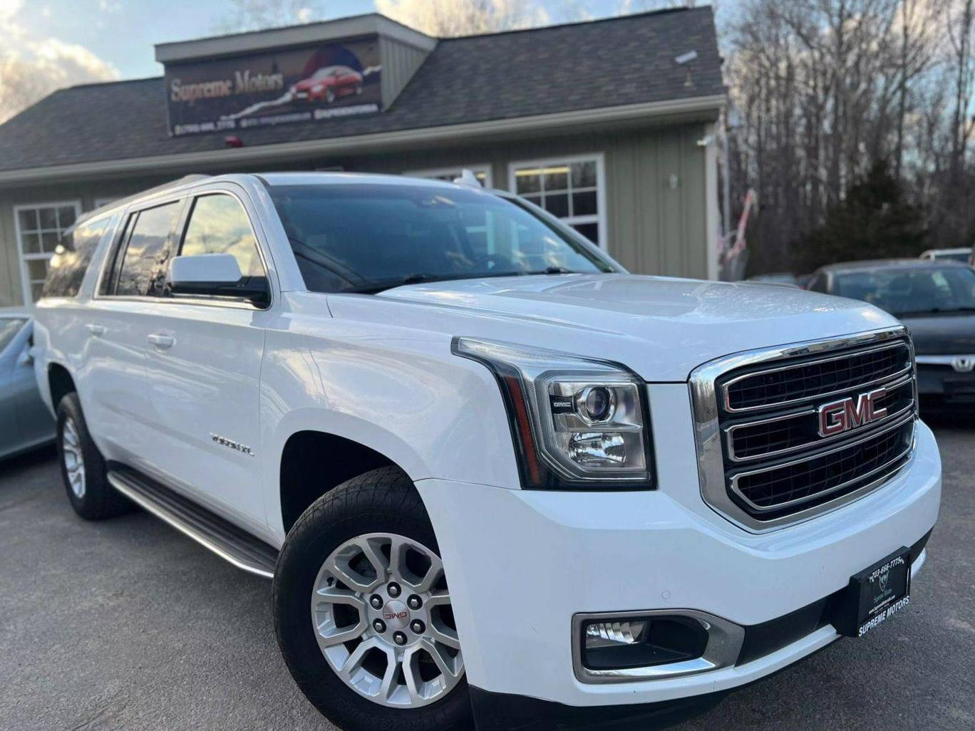 GMC YUKON XL 2017 1GKS2GKC9HR113699 image